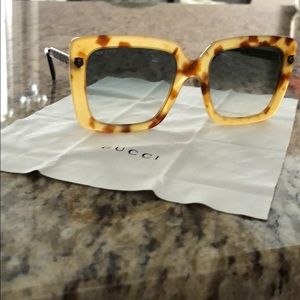 Gucci GG0216S sunglasses LIKE NEW!